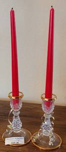 lot 36 image: PAIR OF 22K GOLD TRIM CRYSTAL CANDLE STICK HOLDERS IN STYLE, COLOR, AND CONDITION SHOWN.