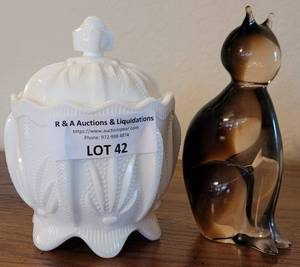 lot 42 image: MILK GLASS STYLE LIDDED DISH AND VIKING  PILGRIM MID-CENTURY ART AMBER GLASS FIGURE IN CAT FORM AS SHOWN.