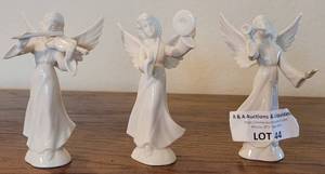 lot 44 image: SET OF PORCELAIN ANGELS IN STYLE, COLOR, AND CONDITION SHOWN.