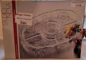 lot 58 image: CRYSTAL CHIP AND DIP SERVING SET IN NEW, UNOPENED BOX AS SHOWN.
