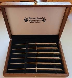 lot 62 image: VINTAGE AMFARCO SIAM BRONZE SET OF 6 STEAK KNIVES IN ORIGINAL STORAGE BOX AS SHOWN. MADE IN THAILAND.