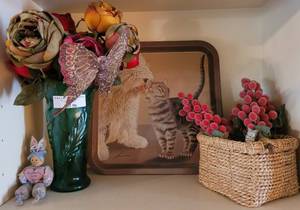 lot 96 image: LOT OF HOME DECOR AS SHOWN.