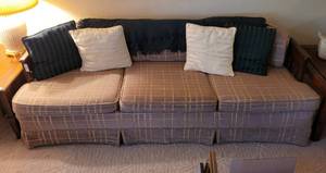 lot 115 image: VINTAGE SOLID OAK LIBRARY PANEL BACK AND ARM FRAME SOFA WITH UPHOLSTERY. MATCHES LOT #111.
