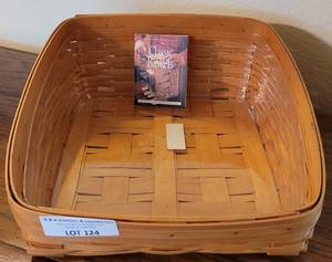 lot 124 image: LONGABERGER COLLECTORS CLUB 2002 EDITION TAPERED TRAY  MEDIUM BIN BASKET IN STYLE, COLOR, AND CONDITION SHOWN.