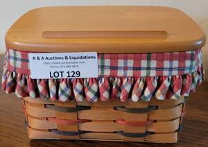 lot 129 image: LONGABERGER COLLECTORS CLUB 2000 EDITION BASKET IN STYLE, COLOR, AND CONDITION SHOWN.