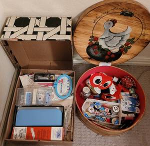 lot 135 image: LOT OF VINTAGE SEWING NOTIONS AND MORE AS SHOWN.