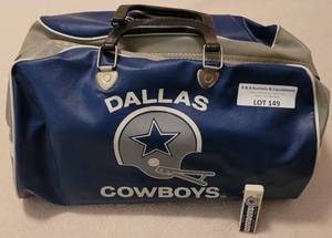 lot 149 image: VINTAGE DALLAS COWBOYS TRAVEL DUFFEL BAG PLUS VINTAGE UNOPENED PACK OF GUM AS SHOWN.