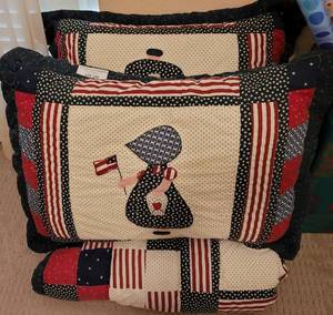 lot 150 image: BEDDING SET IN STYLE, COLOR, AND CONDITION SHOWN.