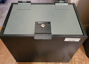 lot 165 image: FIRE FYTER SAFE BOX AS SHOWN. NO KEY.