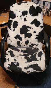 lot 195 image: OFFICE CHAIR IN STYLE, COLOR, AND CONDITION SHOWN.