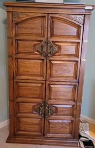 lot 204 image: VINTAGE WOOD MEDIA CHEST IN STYLE, COLOR, AND CONDITION SHOWN. CONTENTS NOT INCLUDED