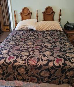 lot 219 image: VINTAGE QUEEN SIZE BED HEADBOARD AND RAILS AS SHOWN.