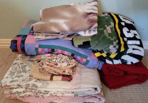 lot 221 image: ASSORTED BEDDING ITEMS AND BLANKETS AS SHOWN.