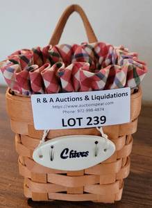 lot 239 image: LONGABERGER COLLECTORS CLUB 2000 EDITION CHIVES BASKET IN STYLE, COLOR, AND CONDITION SHOWN.
