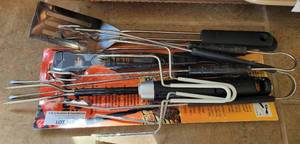lot 260 image: GRILLING UTENSILS AND MORE AS SHOWN