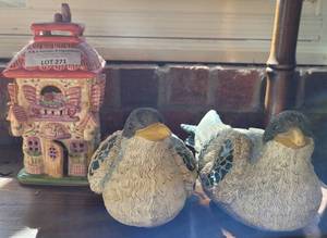 lot 271 image: LOT OF HOME DECOR AS SHOWN.