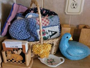 lot 298 image: LOT OF HOME DECOR AS SHOWN.