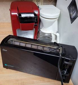lot 305 image: LOT OF KITCHEN SMALL APPLIANCES AS SHOWN.