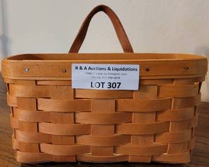 lot 307 image: LONGABERGER COLLECTORS CLUB 2000 EDITION BASKET IN STYLE, COLOR, AND CONDITION SHOWN.