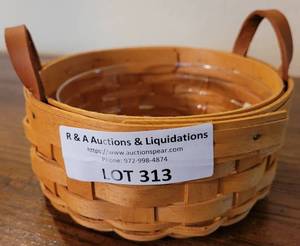 lot 313 image: LONGABERGER COLLECTORS CLUB 2002 EDITION BASKET IN STYLE, COLOR, AND CONDITION SHOWN.