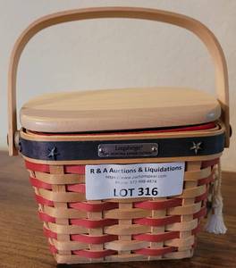lot 316 image: LONGABERGER COLLECTORS CLUB 2001 HOSTESS APPRECIATION BASKET IN STYLE, COLOR, AND CONDITION SHOWN.