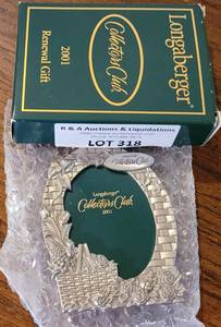 lot 318 image: LONGABERGER COLLECTORS CLUB 2001 RENEWAL GIFT PHOTO FRAME AS SHOWN.