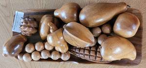 lot 354 image: VINTAGE HANDCRAFTED TEAK WOOD FRUITS WITH TRAY SET AS SHOWN. MADE IN THE PHILLIPINES.