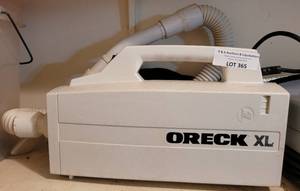 lot 365 image: ORECK VACUUM MODEL BB870-AW AS SHOWN.