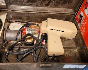 lot 367 image: SEARS CRAFTSMAN 200 HEAVY DUTY DUAL HEAT SOLDERING GUN WITH CASE AS SHOWN.