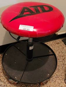 lot 371 image: ATD MECHANICS ROLLING STOOL AS SHOWN.
