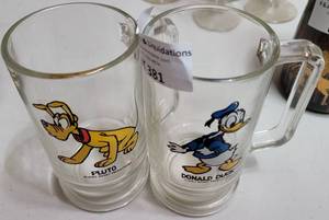 lot 381 image: LOT OF 2 VINTAGE COLLECTIBLE PLUTO AND DONALD DUCK GLASSES AS SHOWN. YOUR BID X 2