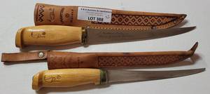 lot 388 image: LOT OF 2 MID-CENTURY-MODERN FISH FILET KNIVES HANDCRAFTED BY J. MARTTIINI FINLAND WITH TOOLED LEATHER SHEATS AS SHOWN. CHECK THESE OUT YOUR BID X 2