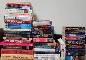 lot 413 image: LOT OF ASSORTED BOOKS AS SHOWN.
