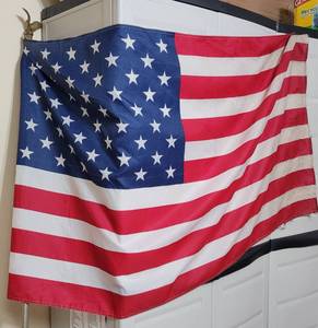 lot 415 image: LARGE SIZE AMERICAN FLAG WITH ALUMINUM POLE AS SHOWN.