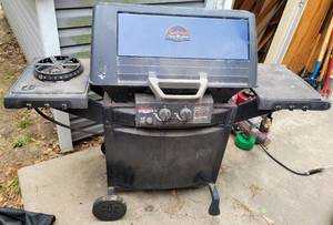 lot 418 image: SUNBEAM GRILL MASTER SERIES PROPANE GRILL WITH COVER AS SHOWN.