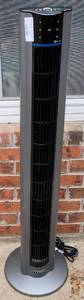 lot 422 image: LASKO ION XTRA AIR FAN MODEL T48300 AS SHOWN.