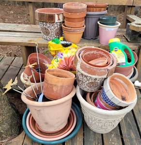 lot 450 image: LARGE LOT OF PLANTERS  POTS IN ASSORTED STYLES, SIZES AND CONDITIONS AS SHOWN.