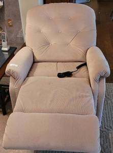 lot 31 image: MULTI-FUNCTION RECLINER WITH REMOTE CONTROL IN STYLE, COLOR, AND CONDITION SHOWN.