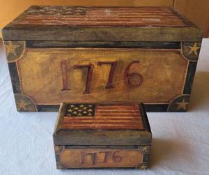 lot 173 image: 2000 R.A. Lang OLD GLORY KEEPSAKE BOXES WITH AMERICAN FLAG MOTIF AS SHOWN.
