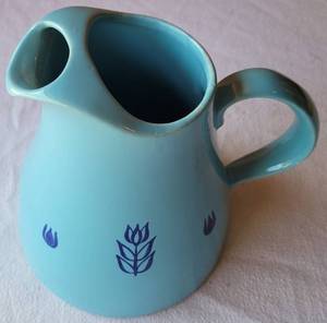 lot 175 image: VINTAGE CRONIN BLUE TULIP POTTERY MARKED USA 7H
