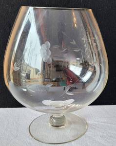 lot 185 image: OVERSIZED 9.5 W x 12.5 H VINTAGE ETCHED BRANDY GLASS SNIFTER CORK COLLECTOR AS SHOWN.