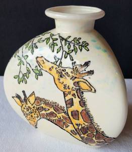 lot 190 image: VINTAGE MID CENTURY TREFOIL SHAPE VASE WITH TEXTURAL 3D GIRAFFE MOTIF. Approx. 7 W x 8 H.