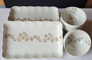 lot 192 image: KILN FIRED THROWN POTTERY SUSHI PLATES AND RICE BOWLS AS SHOWN