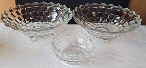 lot 201 image: (2) FOSTORIA AMERICAN CUBIST LARGE 3-TOED FLARED CENTERPIECE OR FRUIT BOWL WITH LUGS (1937-1985) 10.5W, ROUND BOWL 5.25W x 2.50H