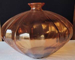 lot 205 image: VIVATERRA ARTISAN CRAFTED AMBERSUNSET RECYCLED GLASS BALLOON STATEMENT LARGE VASE. HAND MADE IN SPAIN 16W x 11.5H