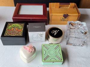 lot 222 image: LOT OF ASSORTED KEEPSAKE BOXES AND MORE AS SHOWN.