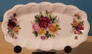 lot 28 image: Vintage Bone China New Hall Staffordshire Vanity Trinket Tray Serving Platter as shown. Approx. 10.25 L x 5.5 W.