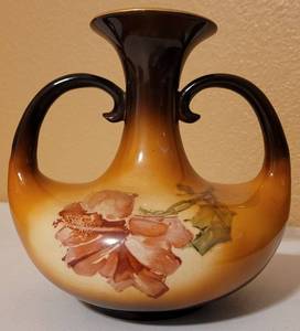 lot 65 image: Vintage Warwick Ioga Hand Painted Double- Handle Vase (1897-1951) as shown. Approx. 7.5 W x 7.25 H.