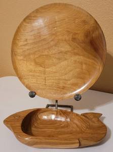 lot 67 image: Myrtle Wood Platter and Fish Shape Serving Plate as shown.