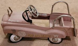 lot 78 image: VINTAGE-STYLE ENGINE NO. 7 FIRE AND RESCUE PEDAL CAR AS SHOWN.